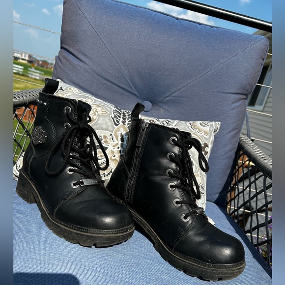 Harley-Davidson Shoes - Harley Davidson woman’s riding black boots with zip up side/tie up middle. S:7.5